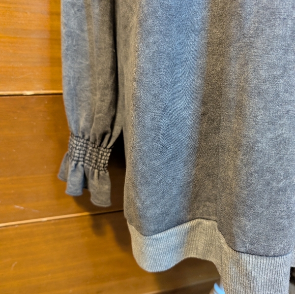 A&I GRAY Denim Wash V Neck Softy Scrunch Sleeve Sweatshirt PULLOVER - Picture 3 of 10